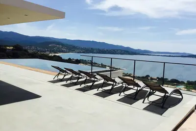 Image de Superbe villa  de 300m2 avec vue panoramique sur le golfe d ajaccio.