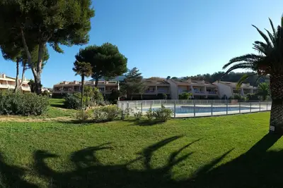 Image de Proche de la plage à pied\nAppartement T2 climatisé au Pradet- Piscine, tennis
