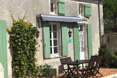 Image de Traditional French Holiday family gite. Heated pool-shaded play area-big garden