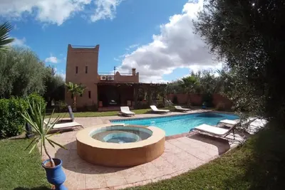 Villa à Marrakech, style kasbah, sans Vis à Vis, piscine en exclusivité