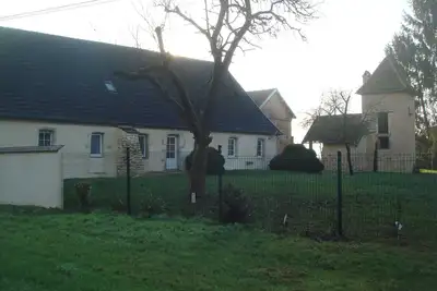 Image de maison individuelle de grande capacité avec piscine privée