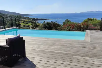 Image de Villa climatisée - Piscine débordement - Vue panoramique mer - 200m de la plage