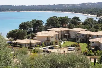 Image de Rez de Jardin, 100 m2, en residence gardiennée à 70m de la plage de Pinarello