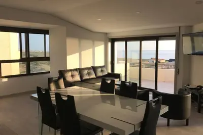 Image de Appartement avec magnifique vue sur la mer