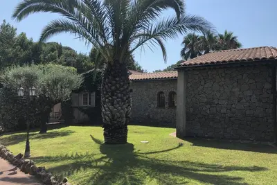 Image de Tres Beau Mas PROVENÇAL  (Piscine, très beau jardin, pétanque, barbecue! )