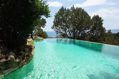 Image de Villa 106 Palombaggia, vacances familiale avec piscine et vue mer.