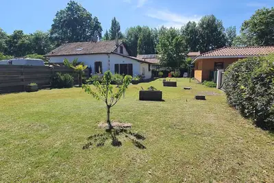 Image de Les gîtes du lac à deux pas  de l'Etang de Léon côté Vielle