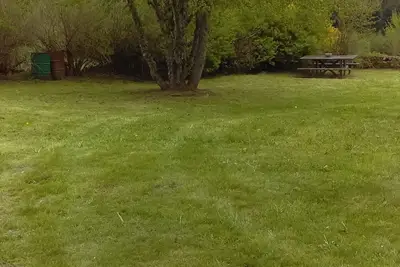 Image de Une maison en pleine nature, petits ruisseaux et randonnées.