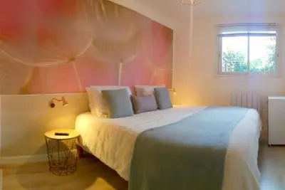 Image de Greoux-les-Bains, T3 (2 chambres) jardinet, Wifi gratuit coeur village