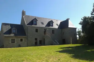 Image de Gîte confortable dans une authentique bâtisse en granit à 500m de la mer