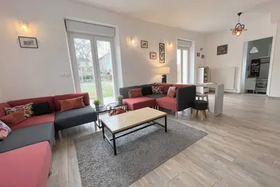 Image de Proche du lac, maison de vacances jusqu'à 12 personnes avec jardin clôturé.