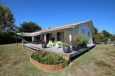 Image de Agréable maison en bois dans un endroit calme très près du lac.