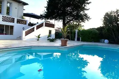 Image de Mas 19e siecle proche plages de Cannes au calme piscine/spa/jardin sans vis à vi