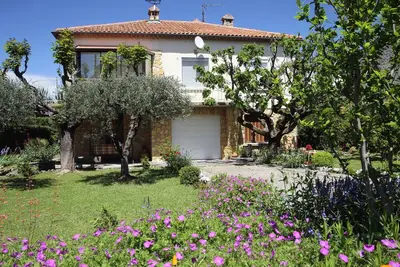Image de Villa 100m2 avec jardin clos et arboré au calme à deux pas du centre ville