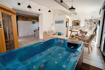 Image de Gîte de charme thème Mer avec jacuzzi et sauna privatif