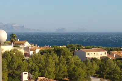 Image de Villa vue mer, 4 min Ă pied de la plage, piscine et climatisation