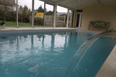 Image de Maison de campagne au calme, piscine intérieure chauffée toute l'année, 3***.