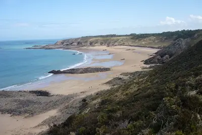 Image de Maison traditionnelle entre mer, lac et campagne