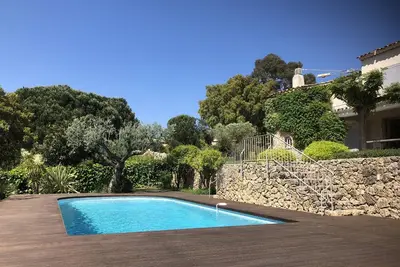 Image de Superbe villa de caractère à deux pas de Saint-Tropez