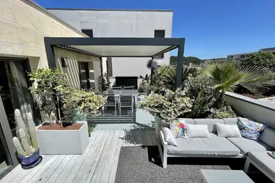 Image de Superbe appartement 75m2, terrasse de 40m2 plein sud, 2 ch. Proche centre ville