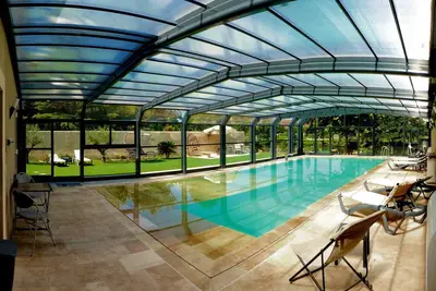 Image de Gite bord de Sorgue - 4 pers - Piscine d'intérieur chauffée - 2 terrasses