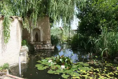 Image de appartement au bord de la piscine