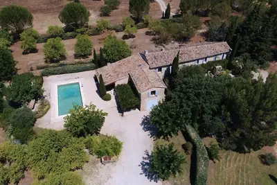 Image de Sud Luberon, Mas de charme ****, 2 à 11 personnes, piscine, propriété de 1 ha