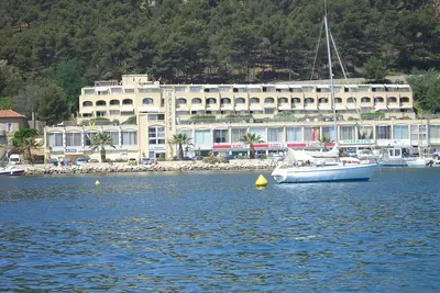 Image de appartement climatise avec terrasse port de saint Mandrier