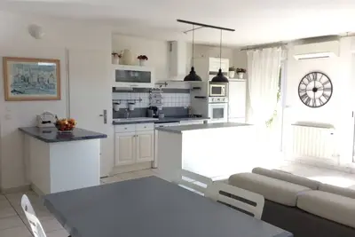 Image de Super T3. 75 m2 à Marseille 12ème à 10 mn des plages