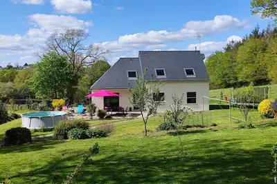 Image de Modern 3-bedroom country house with stable and horses