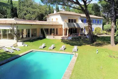 Image de Vaste propriété rénovée vue mer, piscine intérieure, plages à 50 mètres