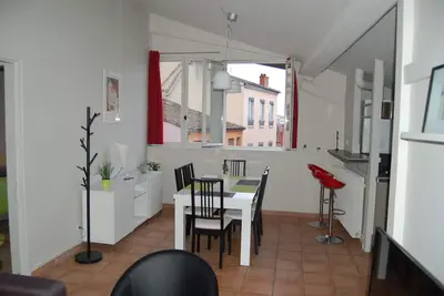 Image de Bel appartement de 2 chambres, lumineux et calme au cœur du quartier historique