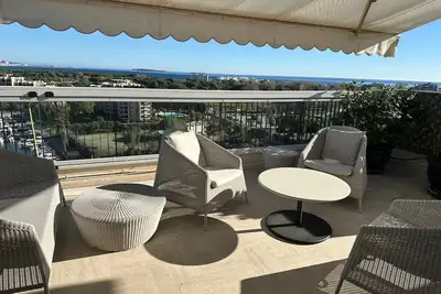 Image de Villa sur le toit 175m2+300m2 terrasse privée paysagée-3ch-3sdb- Golf Piscine