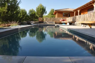 Image de Maisons bois prox Aix-en-Provence jardin piscine accueillant 12 à 16 personnes