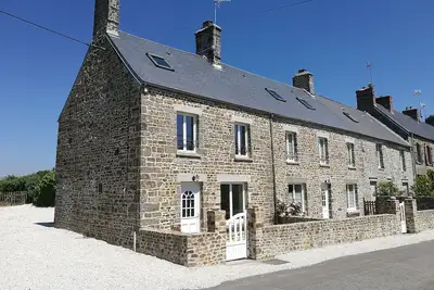 Image de Maison de caractère en pierre entièrement rénové pour 8 personnes