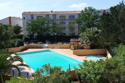 Image de Studio cabine 4 personnes dans résidence avec piscine