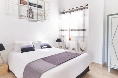 Image de Proche Pézenas - Gîte 8 couchages dans un domaine viticole du 17ème