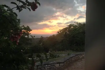 Image de Tranquille Country Cottage ~ maison isolée ~ en dehors de Montego Bay
