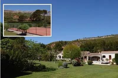 Image de Piscine et Tennis privés à 20mn d’Aix au coeur du domaine de la Sainte  Victoire
