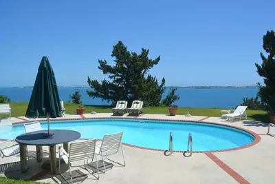 Image de Vues fabuleuses, piscine, 3 chambres, 2 salles de bains, emplacement idéal