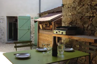 Image de Accueillante maison de village avec terrasse et jardin, dans un écrin de verdure