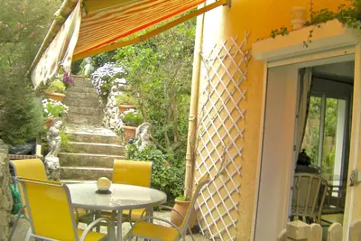 Image de Calme et proximité : 3 pièces en rez-de-jardin de villa avec terrasse à Antibes