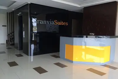 Image de Près de Sm City, Homey avec Wifi rapide et Smart Tv!