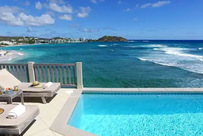 Image de Beach House Younes - Oceanfront 2 bedr villa - par Island Properties Online