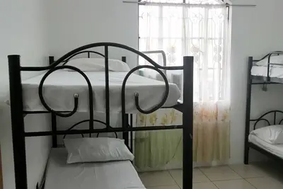 Image de Une maison confortable et confortable pour les routards, les étudiants et les sorties en famille