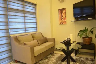 Image de Un nouvel appartement loft luxueux d'une chambre - 3 minutes à pied du centre commercial Greenbelt