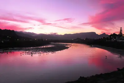 Image de Bienvenue au # 14, un saut et un saut à notre célèbre plage de Muizenberg, amusez-vous tout le long.