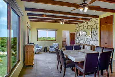 Image de Magnifique meublé, charmant - Condo de style mexicain