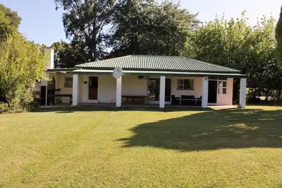 Image de Stormsriver Orchard House avec vue sur la montagne et vaste jardin