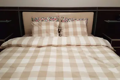 Image de Ultra Central avec vue imprenable sur le Palais du Parlement